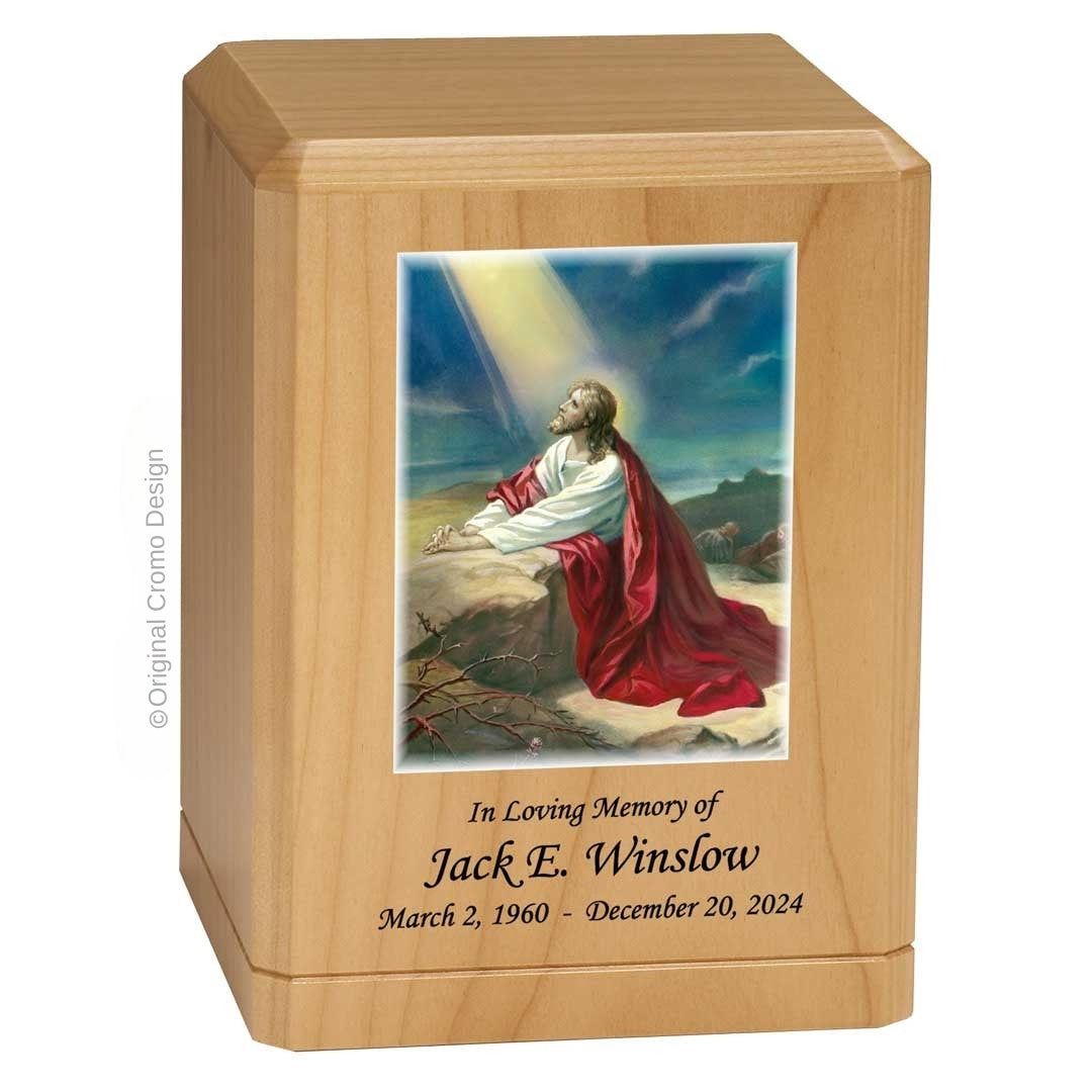 Catholic cremation urn with Jesus Praying  Wood finish by Cromo NB