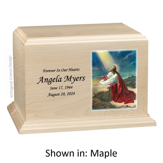 Catholic cremation urn with Jesus Praying  Wood finish by Cromo NB